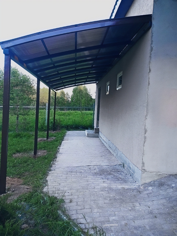 Навес пристрой к дому с кровлей из поликарбоната Навес пристрой к дому с кровлей из поликарбоната